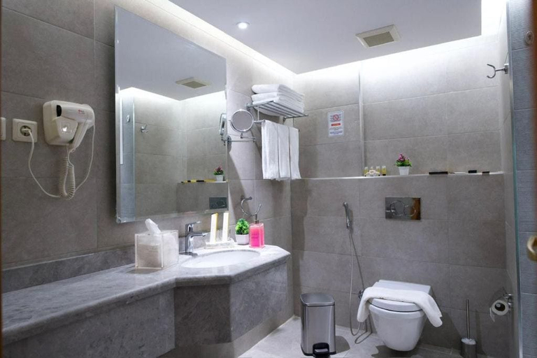 Bathroom 5, Al Qimah Atlas Hotel, Makkah