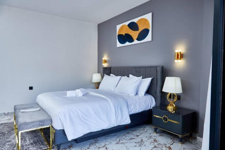 Room 3, LOUMIA PREMIUM Bastos, Mfoundi