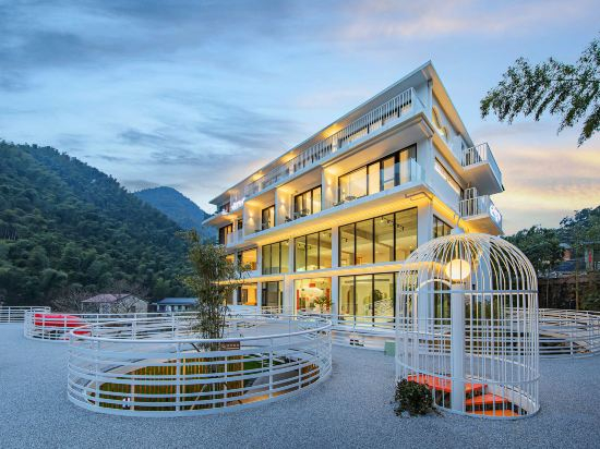 Hotel Exterior 3, Yaojia｜Township see cloud bamboo Valley river hot spring guest house, Huzhou
