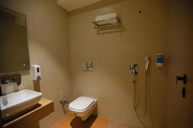 Bathroom 4, Hotel Adora, Delhi