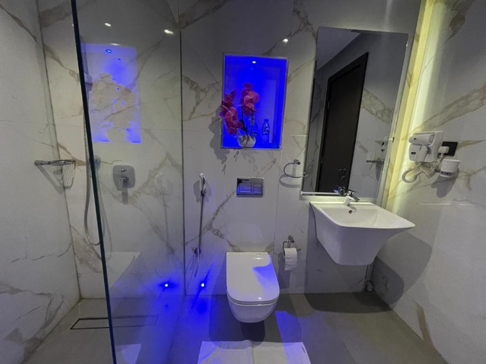Bathroom, Paris Arena Holiday Inn, Bwari