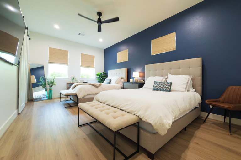Room 5, Milk & Honey Ranch, Washington