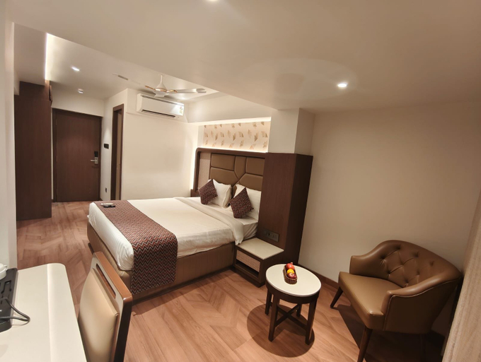 Room 4, Hotel Dakshin Grand, Thane