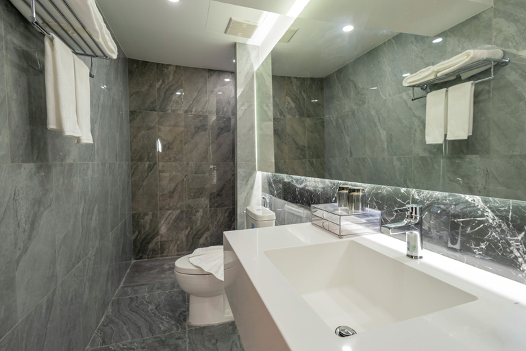 Bathroom 4, Canvas Hotel Pattaya, Pattaya