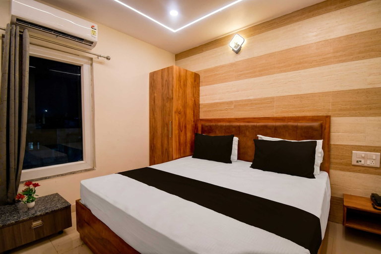 Room 5, Townhouse Gomti Nagar Station, Lucknow