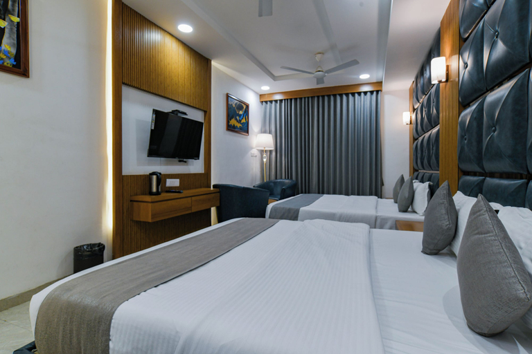 Room 4, Hotel The Grand, Indore