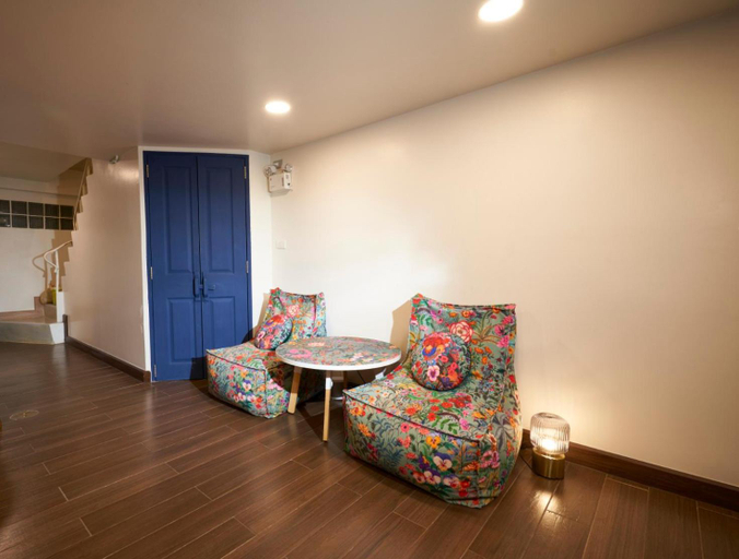 Others 5, Sweet's Escape, Khlong Toey