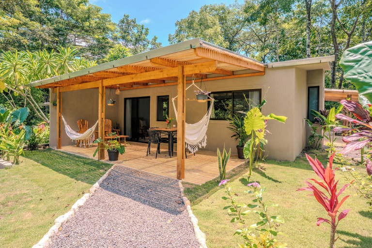 Outdoor dining 2, Feeling Trees Lodge, Puntarenas