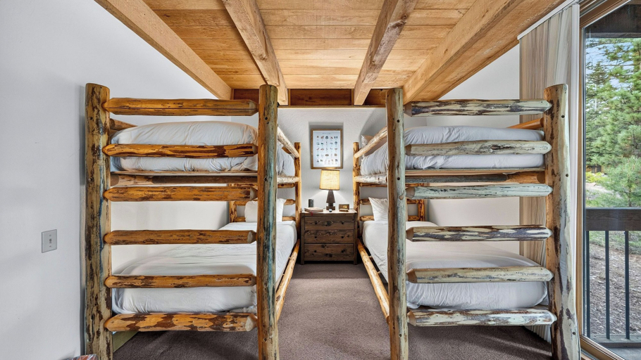 Interior 2, Northstar Pines by Avantstay Pine-view Deck Shared Pool + Spa Steps to Northstar Shuttle, Placer