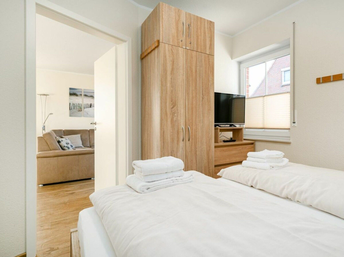 Room 4, Holiday Apartment in Greetsiel With Terrace, Aurich