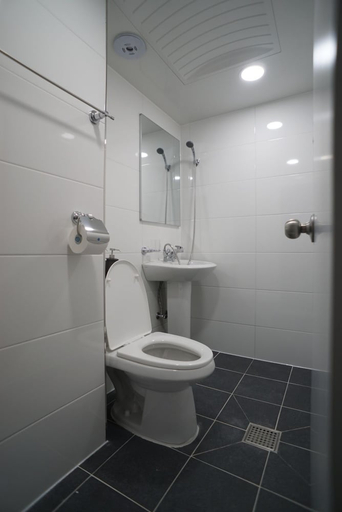 Bathroom 5, YH GuestHouse - Hostel, Seodaemun