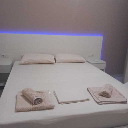 Room 5, Yard House 284 Kalamata, Peloponnese