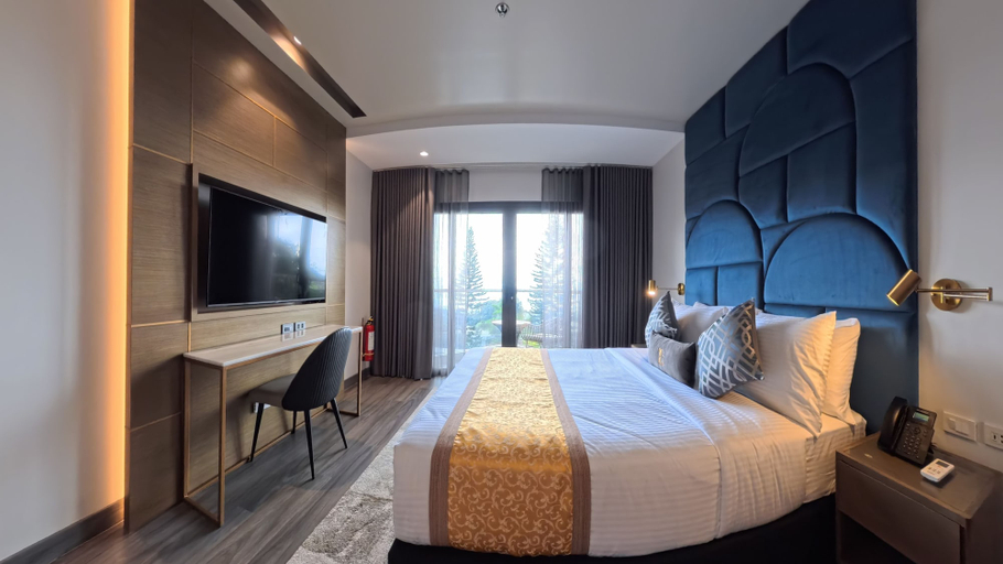 Room 2, Lolita's Bed & Breakfast Lunch & Dinner, Tagaytay City