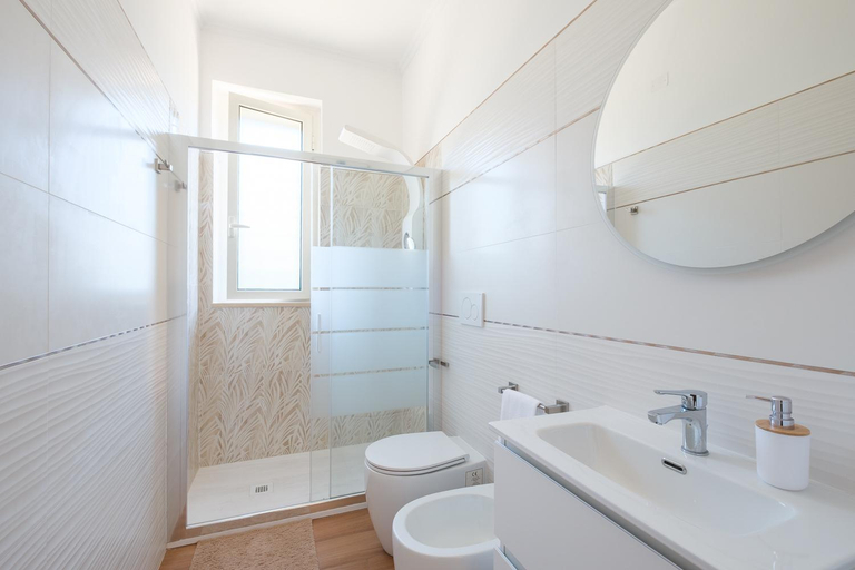 Bathroom, Gioia apartment, Latina