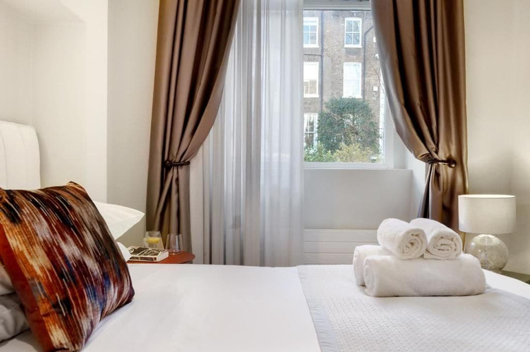 Room 2, HR2 - Charming 1-Bed near Holland Park, London