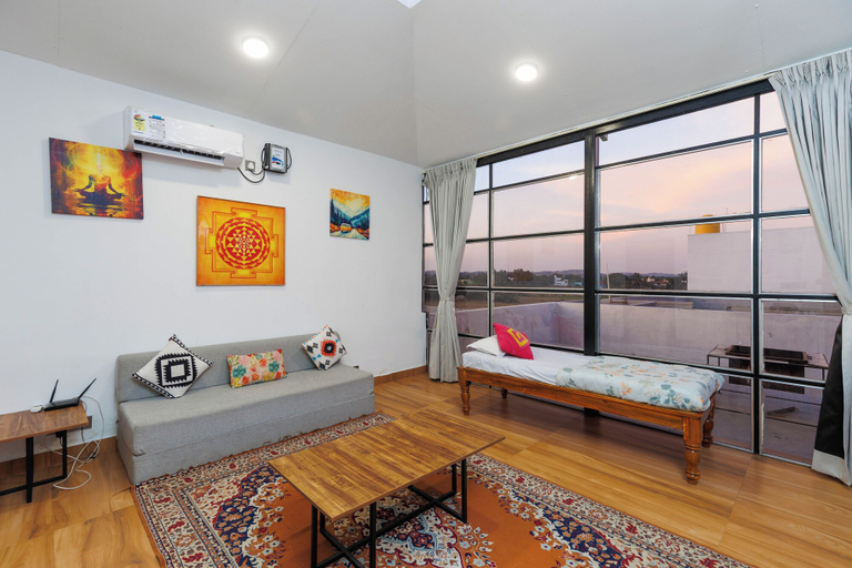 Living area 5, Villa Prism by Stayjadepoolpyramid Room1hr Blr, Krishnagiri