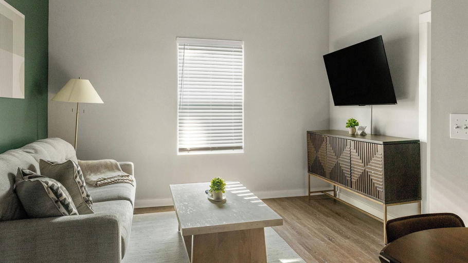 Interior 4, Landing Stylish 1bd, Clubhouse, Gym, Wake