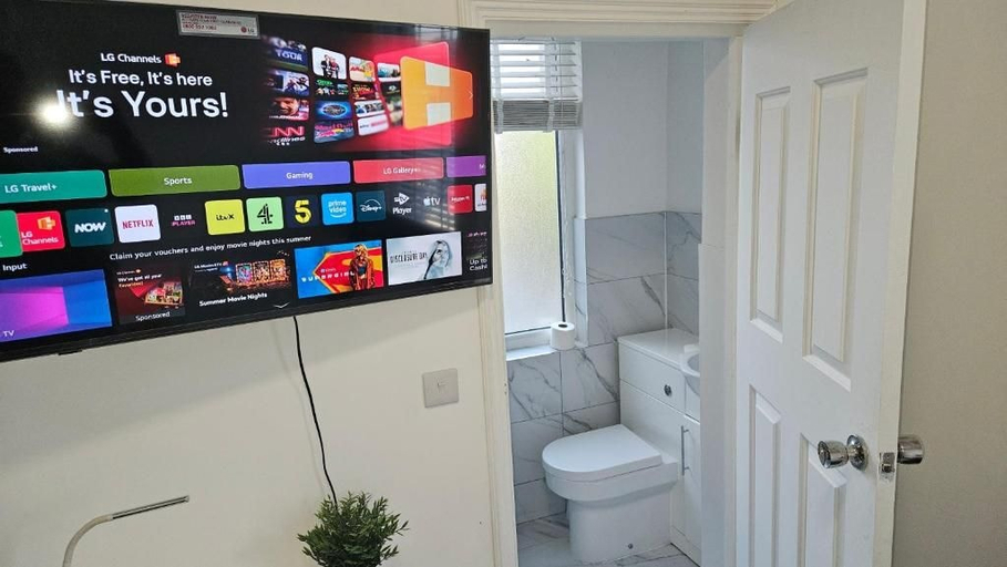 Bathroom 4, New Horizon Lodge, Wigan