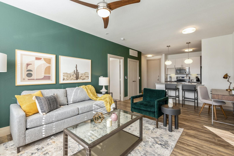 Living area 2, Landing Stylish 1bd, Gym, Houston