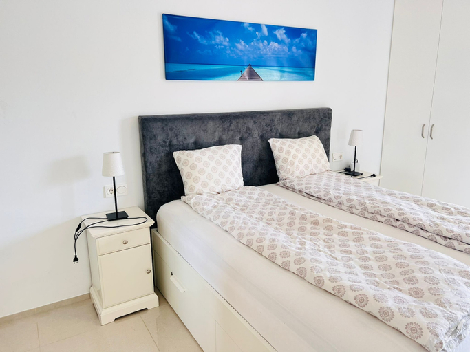 Room 5, Groundfloor Zenia Beach Private Pool, Alicante