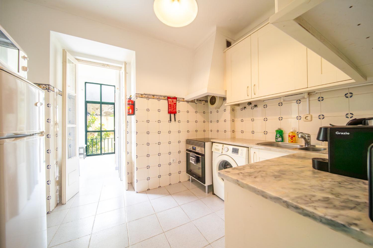 Others 3, Spacious 2 bedroom Apt with large living room Lisbon, Lisbon