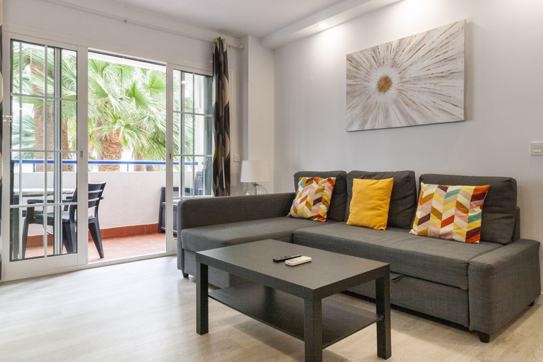 Living area 3, El Limonar by Sharingco, Málaga