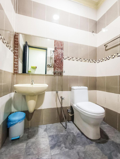 Bathroom, Paka Dalyla Hotel, Dungun