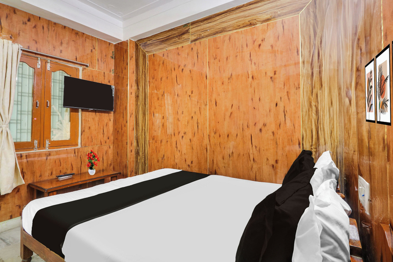 Room 2, Hotel O Chowrasta Near Congress Bhavan, Warangal