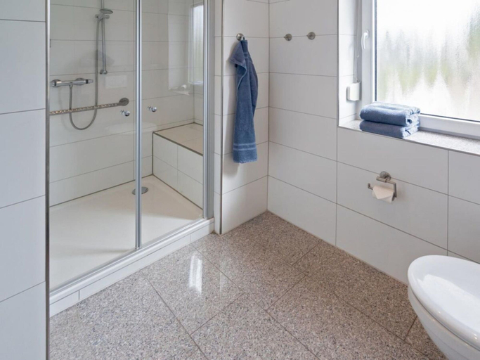Bathroom 5, Holiday Apartment With 1 Bedroom, Wittmund