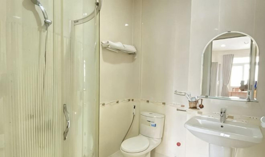 Bathroom 3, EMERALD APARTMENTS, District 3