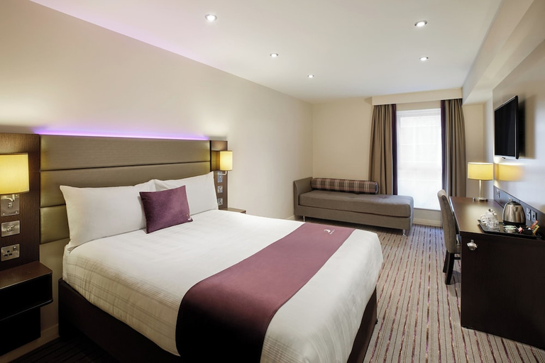 Bedroom 2, Premier Inn Exeter - Countess Wear, Devon