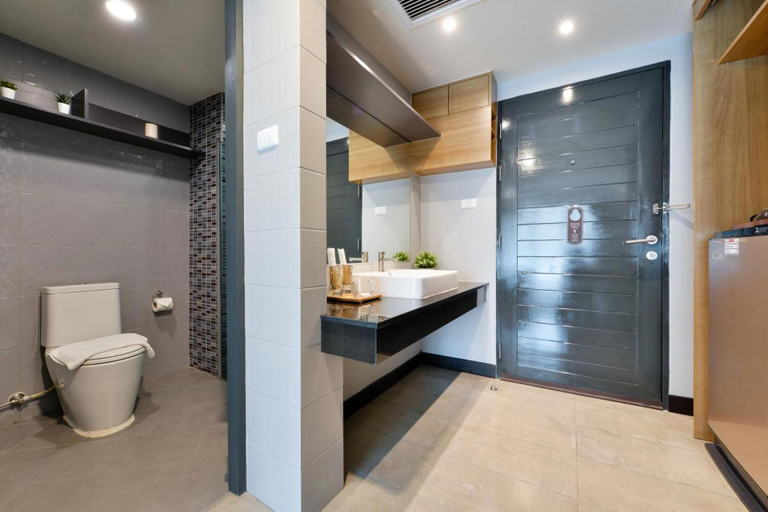 Bathroom 4, Raweewan Residence, Khan Na Yao