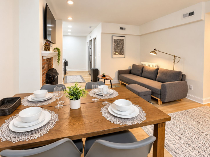 Dining room 4, 1BR in Logan Circle - DC Metro - We Host, Washington D.C.