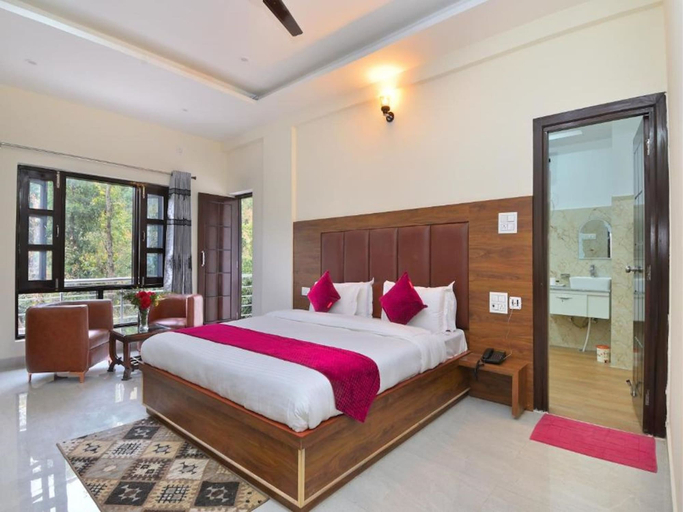 Room 5, LA Riqueza Dhanolti, Dehradun
