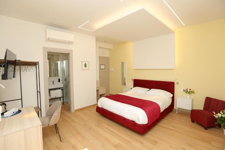 Room 1, Ricomincio da Tre, Napoli