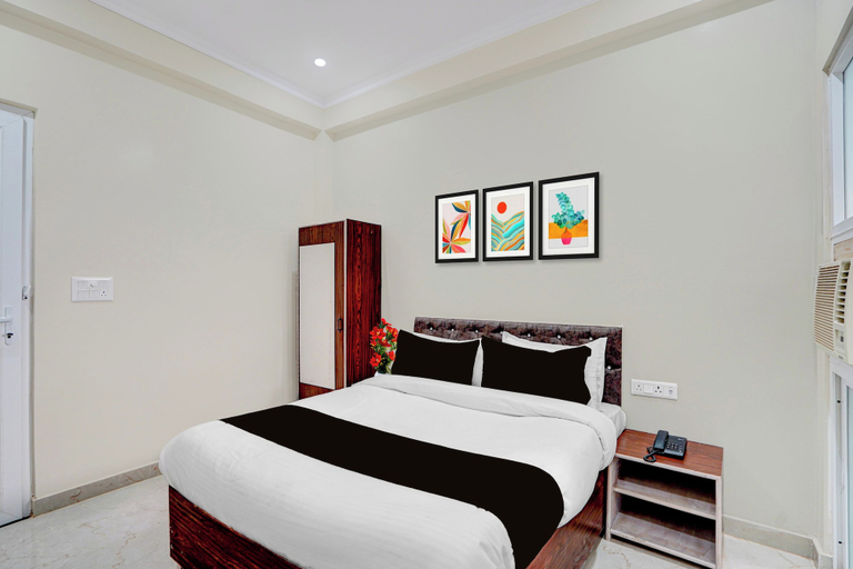Room 3, Townhouse Lucknow Formerly Pine Villa, Lucknow