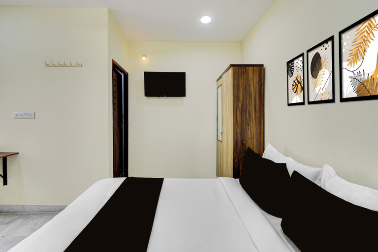 Room 2, Hotel O SLN Terminus Gachibowli, Hyderabad