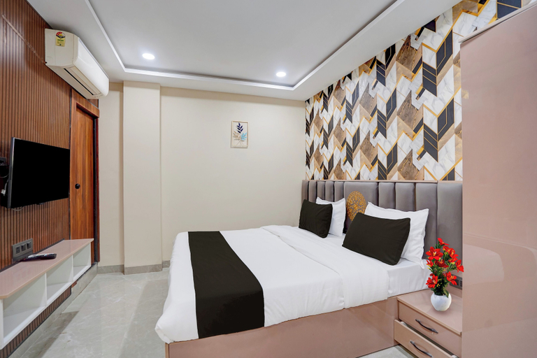 Room 5, Townhouse Star Square Vijay Nagar Indore, Indore