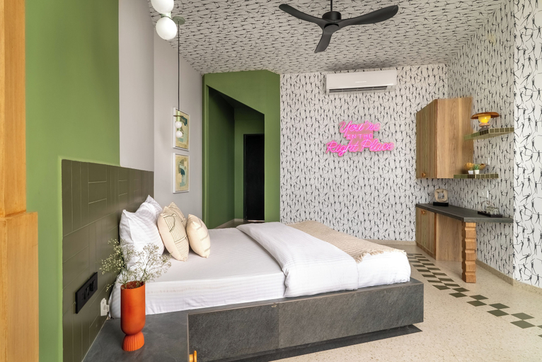 Room 5, Emerald Bay, Wardha