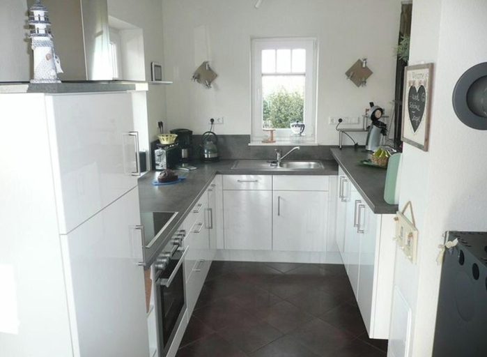 Private kitchen, Holiday Home in Greetsiel With Sauna, Aurich