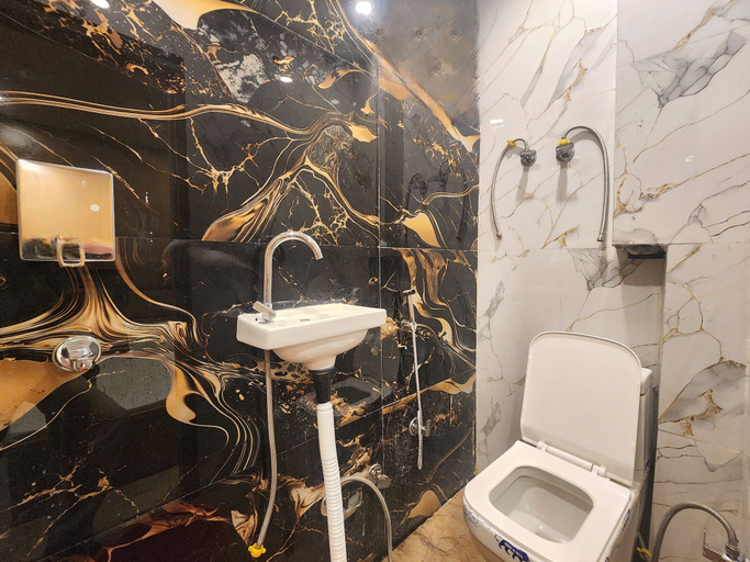 Bathroom 5, Oly Hotel Yes Sir, Delhi