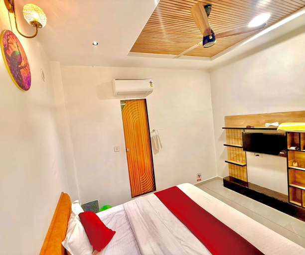 Room 5, Hotel Sayan, Surat