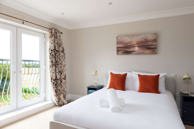 Room 2, Spacious Sidlesham Country Home Near Witterings, West Sussex