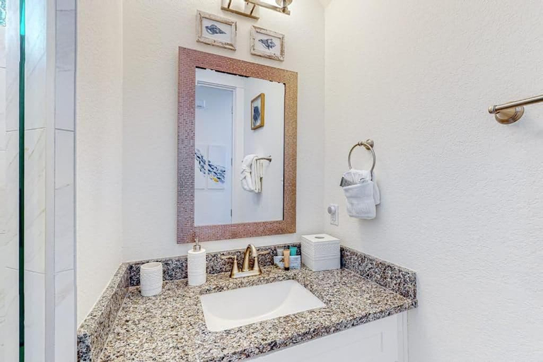 Bathroom 4, The Spotted Sandpiper, Walton