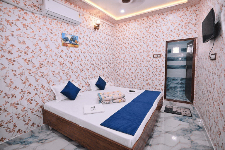 Room 5, Kashi King Luxury Stay, Varanasi