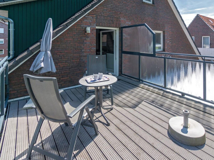 Outdoor dining 2, Holiday Apartment With 1 Bedroom, Wittmund