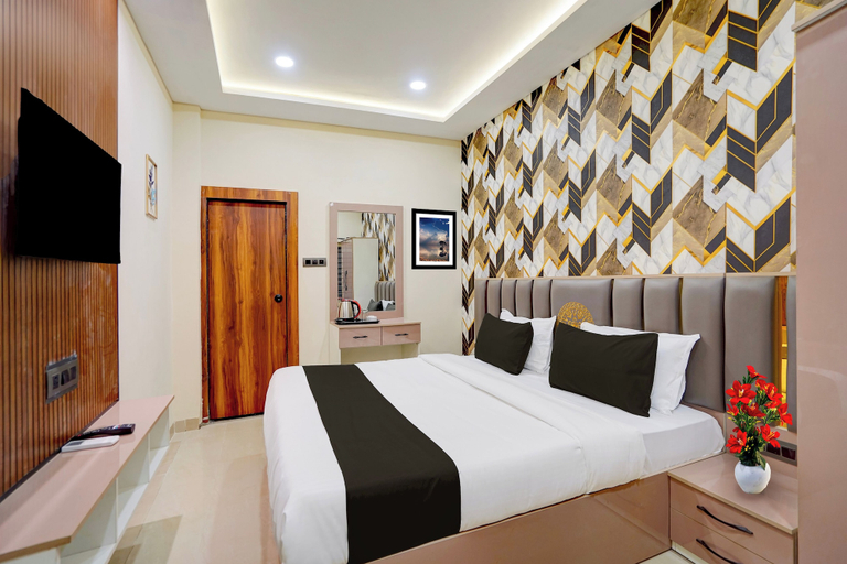 Room 4, Townhouse Star Square Vijay Nagar, Indore
