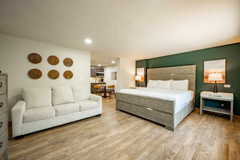 Room 3, Cove Creek Lodge, Garrett