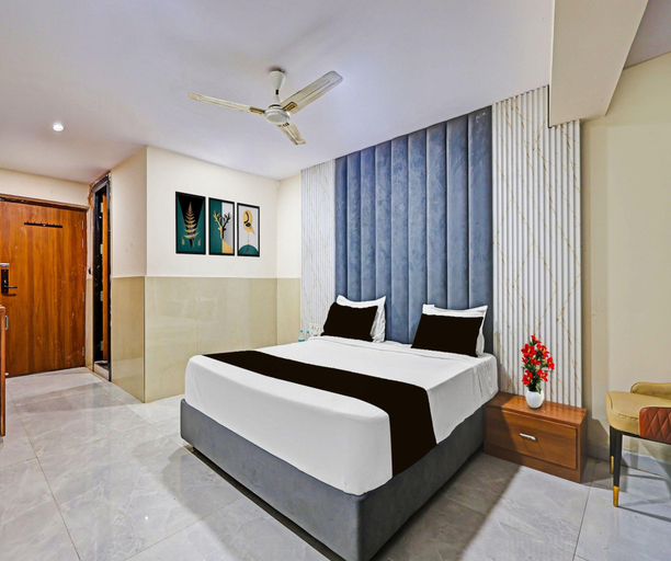 Room 3, Deluxe Room Hotel U Turn & Restaurant, Indore