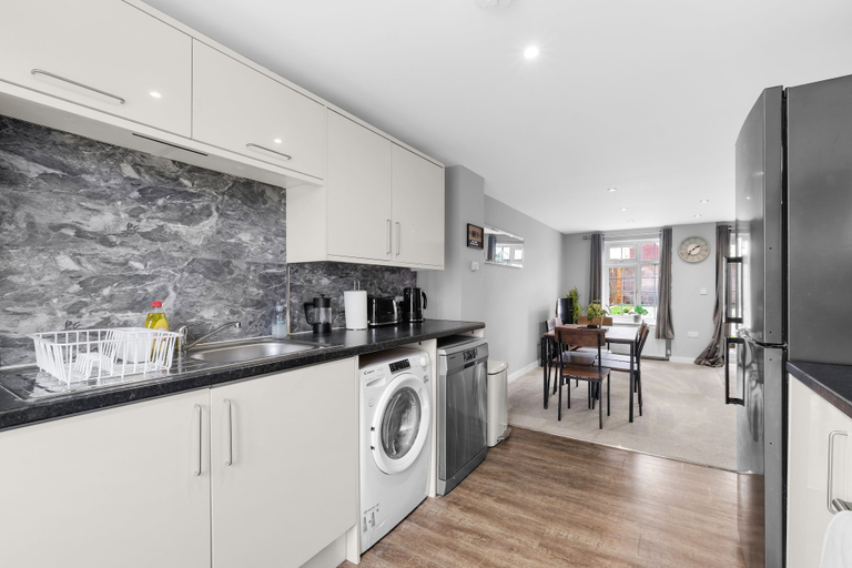 Private kitchen 3, Dudley Gardens 3 Bedroom 1 Bath Hse, Poole